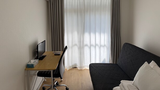 A room with a bed, a desk with a computer, and a window with curtains. - Today's Bright and Cozy Room, Near Shibuya! (Setagaya)
