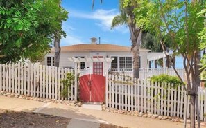 Exterior - Charming hillside cottage home with Ocean views (San Diego)
