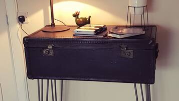 Check-in/check-out kiosk