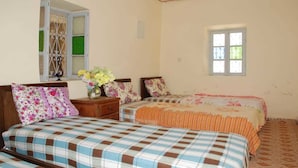 WiFi (free), individually decorated, individually furnished, bed sheets - Gite L'ile du Caroubier (Kissane)