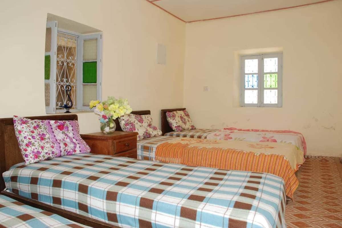 Decoración personalizada, muebles diferentes y wifi gratis