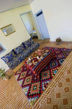 Free daily continental breakfast - Gite L'ile du Caroubier (Kissane)