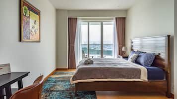4 bedrooms, premium bedding, in-room safe, desk