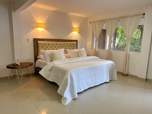 Studio Suite, 1 King Bed, Balcony