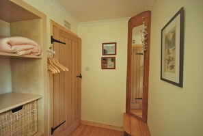 Interior - Hydrangea Cottage, Detached 1750,s Stone Cottage, Fully Modernised (Taynuilt)