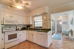 House, Multiple Beds, Non Smoking | Shared kitchen - Cottontail Cottage (Sanibel)