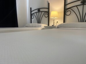 3 chambres, fer et planche à repasser, Wi-Fi gratuit, draps fournis