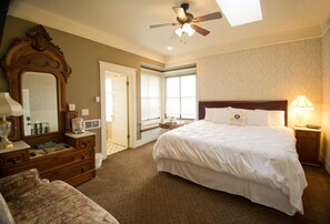 Traditional Room, 1 King Bed, Non Smoking (Jenny) | Individually decorated, individually furnished, iron/ironing board - Birchfield Manor Inn and Restaurant (Yakima)