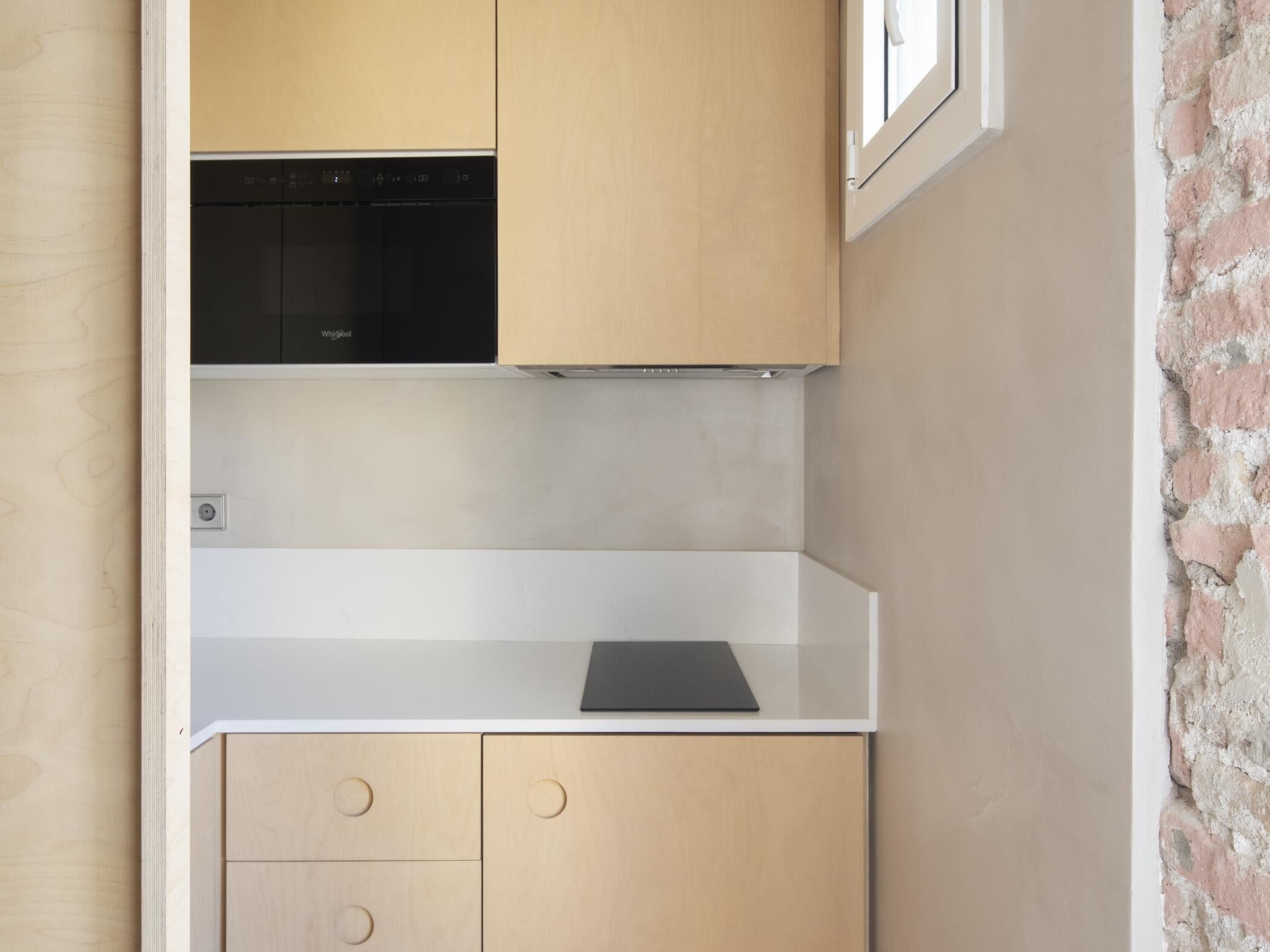 Kühlschrank, Mikrowelle, Wasserkocher mit Kaffee-/Teezubehör, Toaster