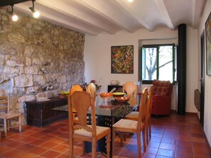 Dining - Old Mill, garden, porch with ping pong table. Swimming Pool and private barbeque (L'Aleixar)