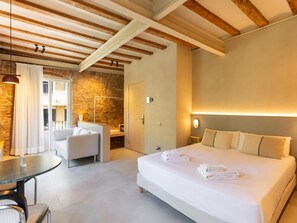 Acceso a internet y ropa de cama 
