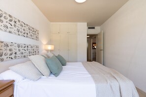 3 chambres, fer et planche à repasser, Wi-Fi gratuit, draps fournis