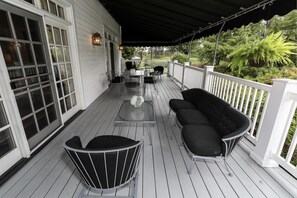 Terrace/patio - Oakmont Inn (Verona)