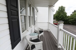 Deluxe Tek Büyük Yataklı Oda, 2 Büyük (Queen) Boy Yatak, Sigara İçilmez | 1 yatak odası, ayrı ayrı dekore edilmiş, ayrı ayrı döşenmiş 