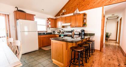 Immaculate perheystävällinen Canal Front Lomakoti ulkopankkien 4x4 alueella