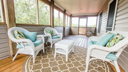 Immaculate Family-Friendly Canal Front Vacation Home in Outer Banks 4x4 Area