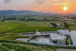 Superior Villa, Private Pool, Ground Floor | 3 bedrooms, Egyptian cotton sheets, premium bedding, down comforters - Prasonisi Villas (Rhodes)