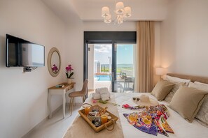 3 bedrooms, Egyptian cotton sheets, premium bedding, down duvets - Prasonisi Villas (Rhodes)