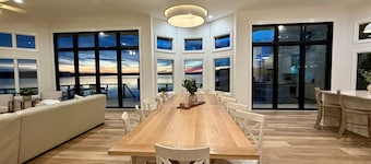 🔥Luxe Lakefront Escape! HEATED Pool🌊Hot Tub✨Stunning Sunrise🌅8BR+Guest House!