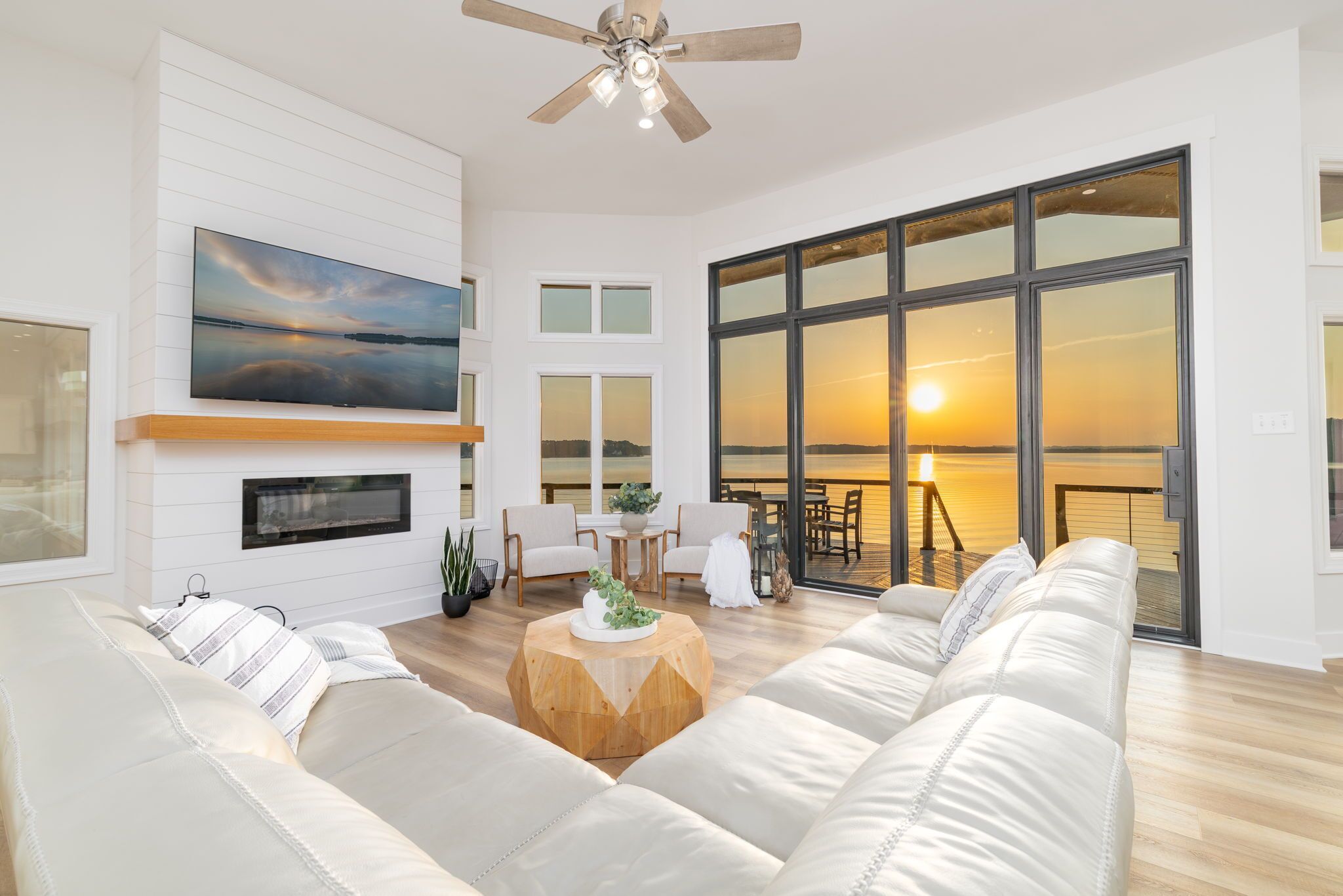 تلفزيون ذكي، مدفأة، ألعاب فيديو، مشغل دي في دي