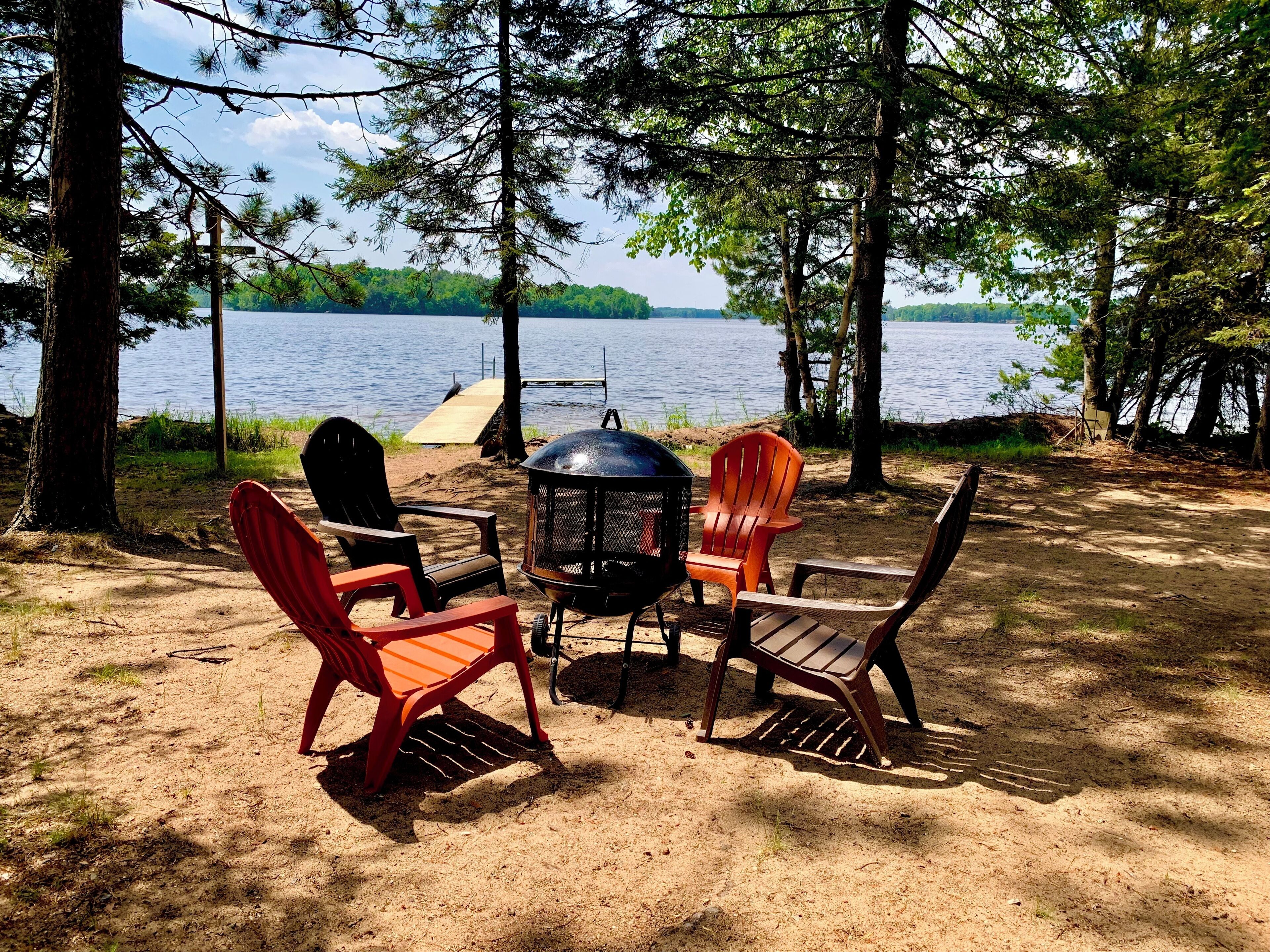 Fire pit with gorgeous lake view. Please bring firewood.