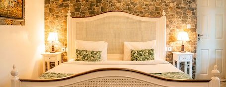 Deluxe Room, 1 King Bed, Kitchen, Poolside | 1 bedroom, premium bedding, in-room safe, individually decorated