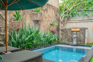 A 1-bedroom deluxe pool villa with a 5.5 x 3 meter pool, a sitting position, and a depth of 1.3 meters.