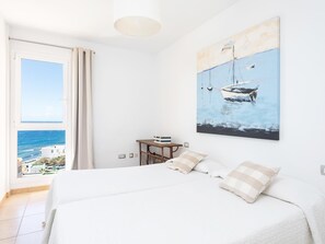 3 bedrooms, iron/ironing board, Internet, bed sheets