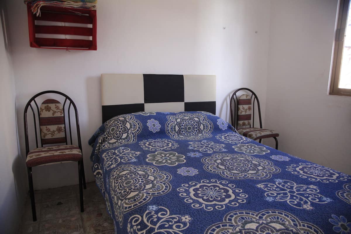 Standard Room, Non Smoking | Iron/ironing board, WiFi (free), bed sheets