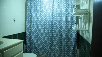 Standard Room, Non Smoking | Bathroom | Shower, rainfall showerhead, free toiletries, towels