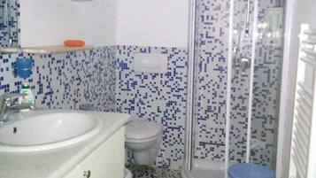 Asciugacapelli, asciugamani, carta igienica