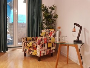 Doppelzimmer, Terrasse | 1 Schlafzimmer, schallisolierte Zimmer, kostenloses WLAN, Bettwäsche