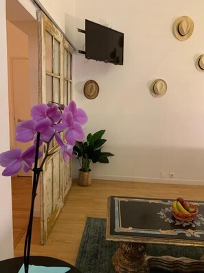 Suite, 1 très grand lit | Chambres insonorisées, Wi-Fi gratuit, draps fournis