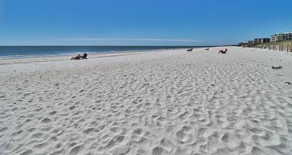 Litchfield Beach 3Bed/3Bath w Sleeper sofa Oceanfront Condo in Pawleys Island SC