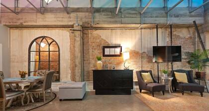 Vihreä ovi Lofts-Tuna Loft, Silos / Downtown