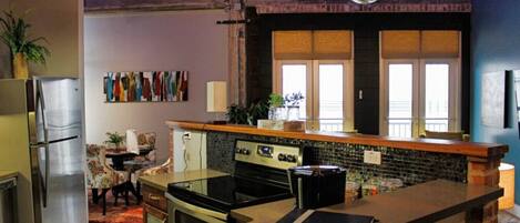 ثلاجة، ميكروويف، فرن، موقد طهي مسطح