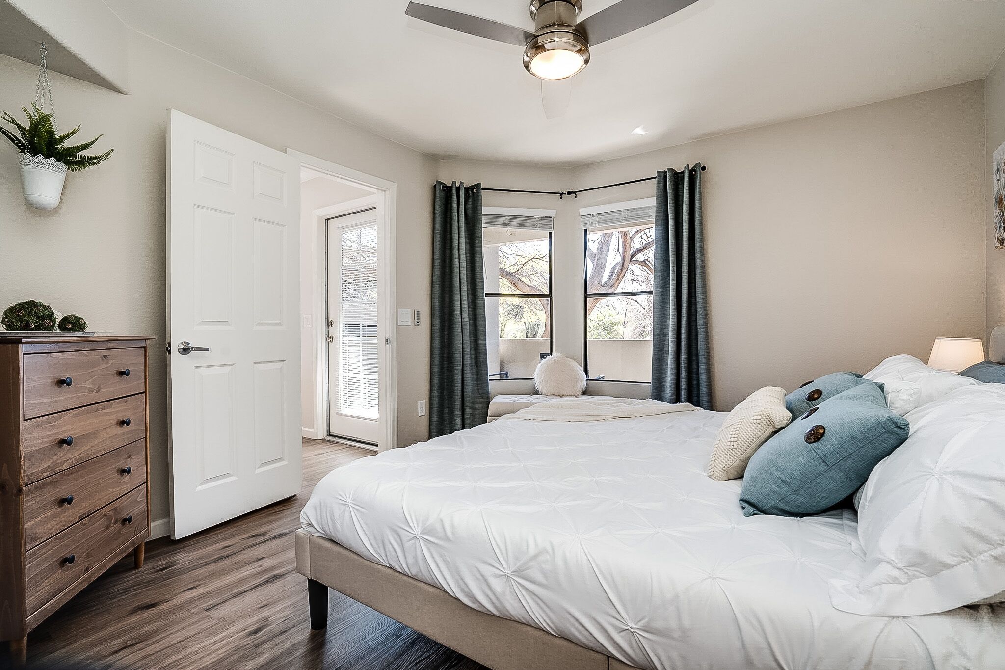 2 bedrooms, desk, iron/ironing board, free WiFi