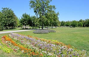 Unclassified image, 3 of 23, button