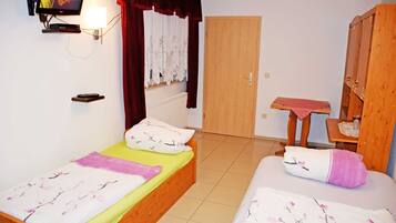 2 bedrooms, bed sheets