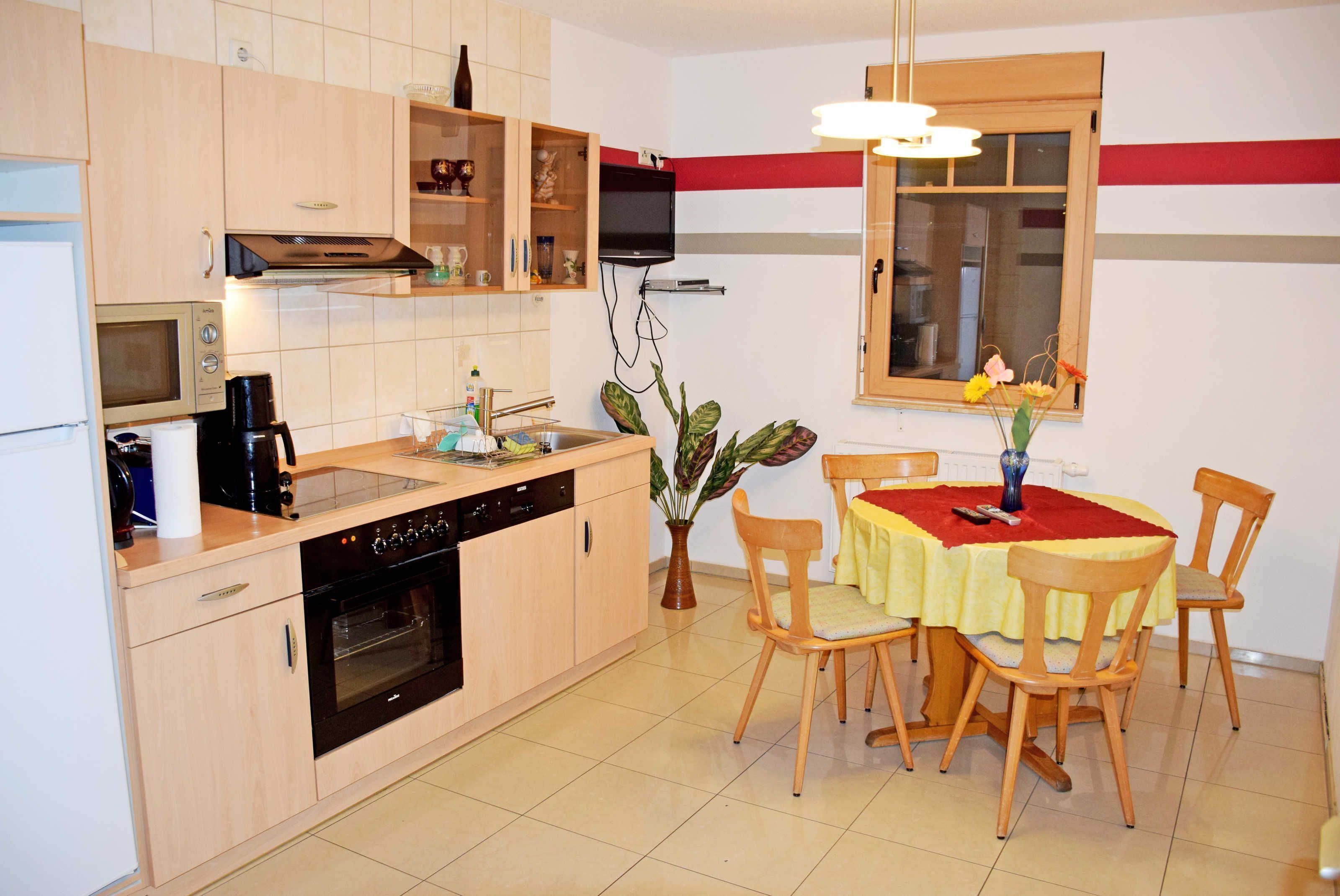 Kühlschrank, Mikrowelle, Ofen, Geschirrspüler