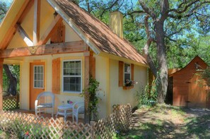 Exterior - Rumpelstilzchen Cottage (#2) (Fredericksburg)