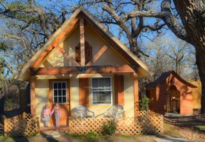 Exterior - Rumpelstilzchen Cottage (#2) (Fredericksburg)