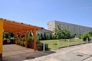 Unclassified image, 2 of 19, button