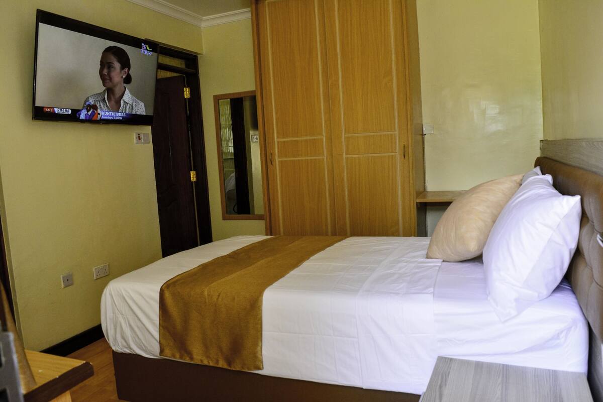 Free WiFi, bed sheets