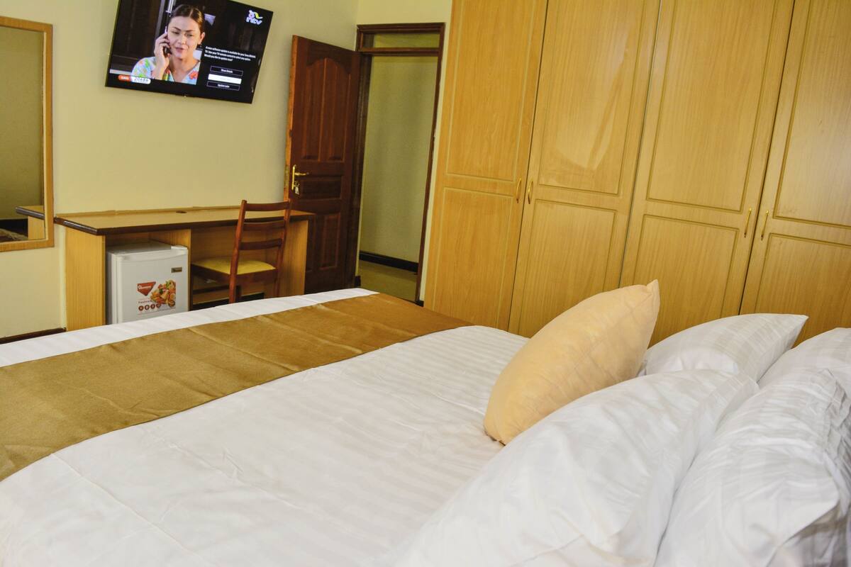 Free WiFi, bed sheets