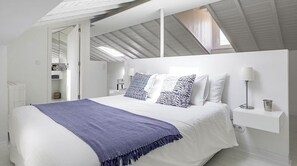 3 Schlafzimmer, Schreibtisch, Bügeleisen/Bügelbrett, Reisekinderbett