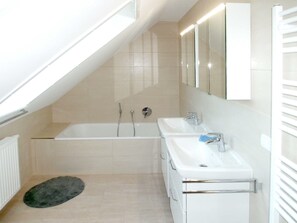 Unclassified image, 5 of 12, button