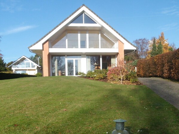 Unclassified image, 1 of 12, button