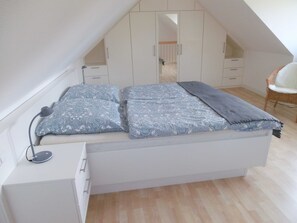 Unclassified image, 2 of 12, button