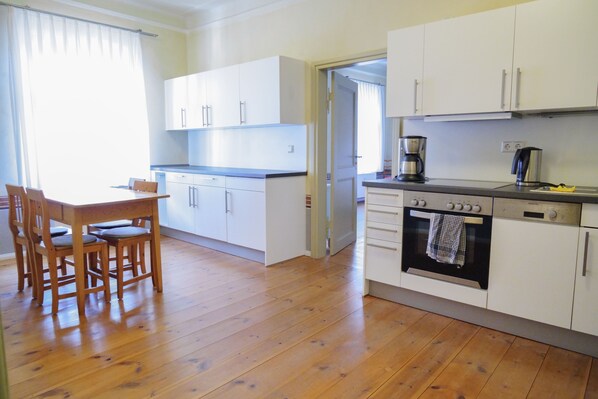 Fridge, microwave, oven, dishwasher